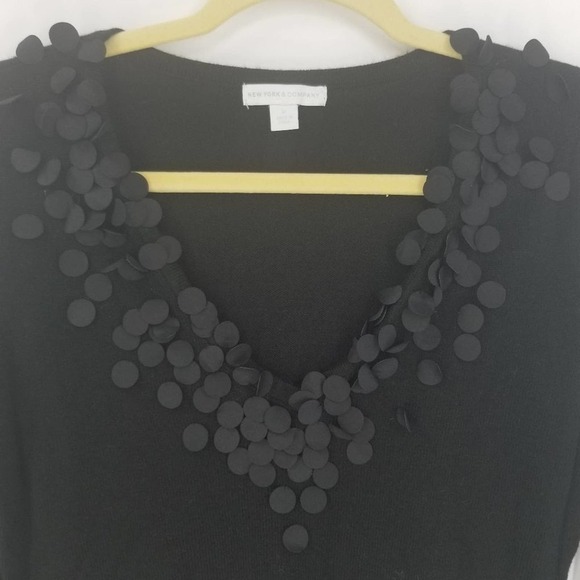 New York & Company Women's Raised Embellished V-Neck Sweater Black Size Medium - Picture 3 of 7